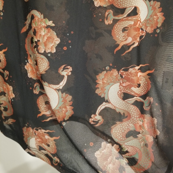 Dragon print mesh mock neck - Picture 4 of 4